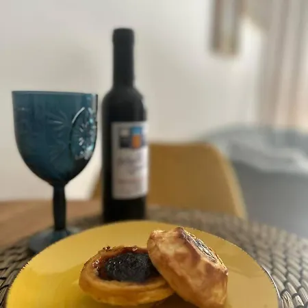 Stylish Renovated In Chiado Apartman Lisboa