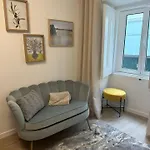 Apartament Stylish Renovated In Chiado Lizbona