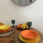 Stylish Renovated In Chiado Lizbona