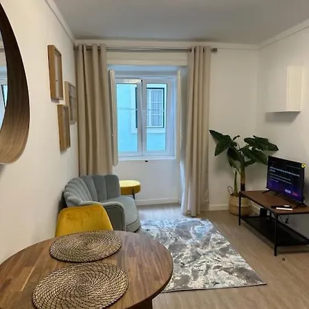 Stylish Renovated In Chiado Apartament Lizbona