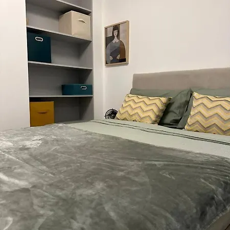 Stylish Renovated In Chiado * Lizbona