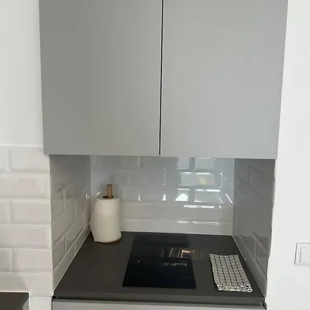 Stylish Renovated In Chiado Apartament