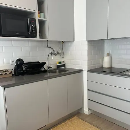 Stylish Renovated In Chiado