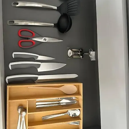 Stylish Renovated In Chiado Apartament