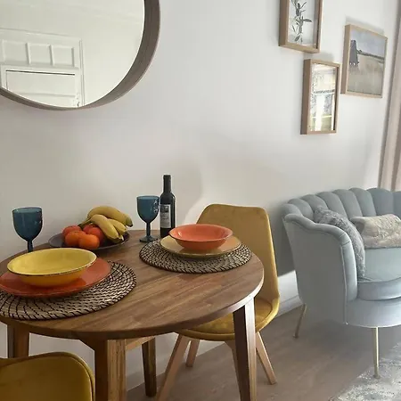 Stylish Renovated In Chiado