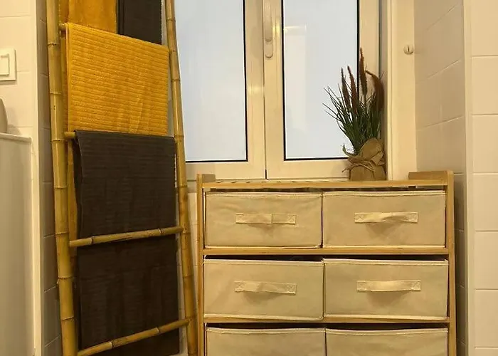 Stylish Renovated In Chiado Lisboa