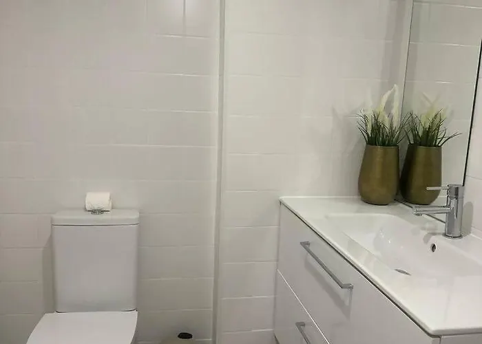 Stylish Renovated In Chiado شقة *