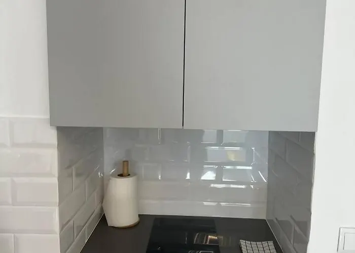 Stylish Renovated In Chiado شقة