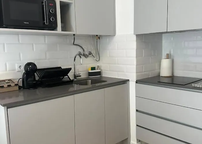 Stylish Renovated In Chiado