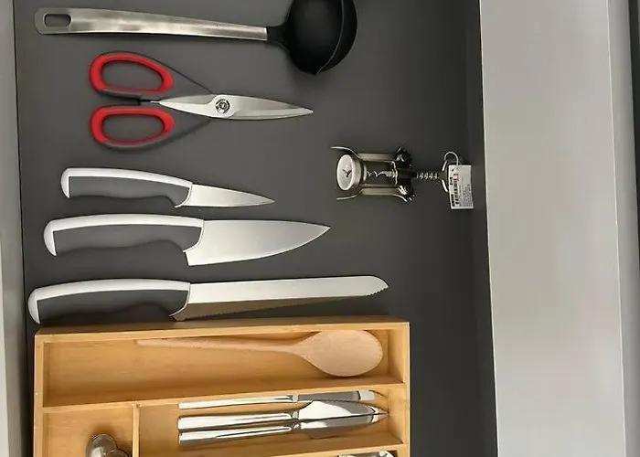 Stylish Renovated In Chiado شقة